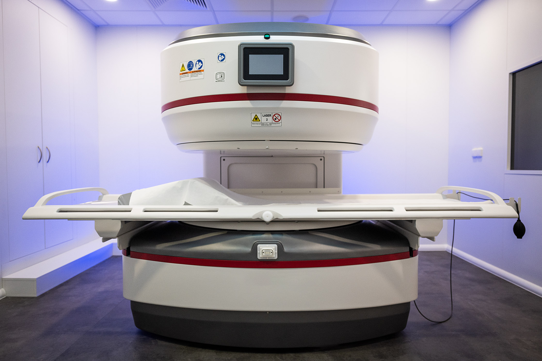 Ein offenes MRT in einer Radiologischen und Neurologischen Praxis (c) Kai R Joachim